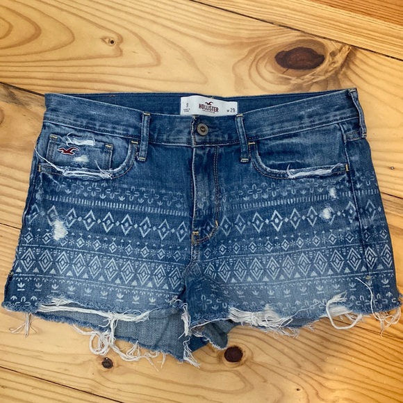 Super cool Hollister jean shorts - Picture 1 of 7